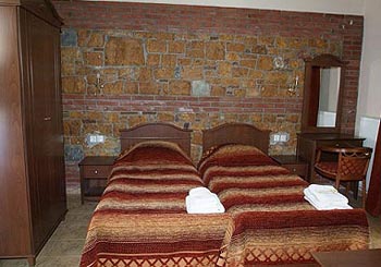 vasilitsa ski resort - leonidas hotel room