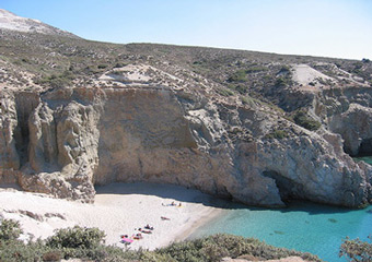 milos beaches - tsigrado beach