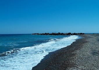 santorini beaches - monolithos beach 