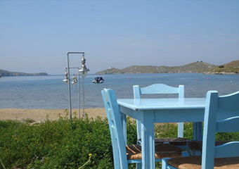 tzia beaches - table on the beach