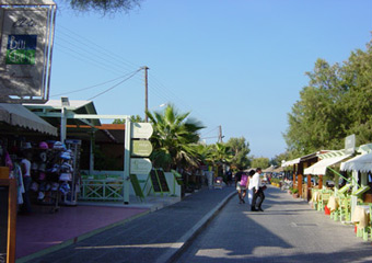 kamari santorini - kamari shops