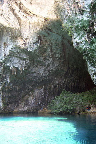 melissani cave