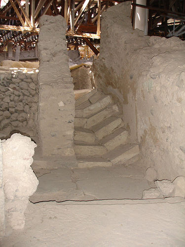 akrotiri archaeological site