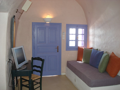 santorini hotels - cave room
