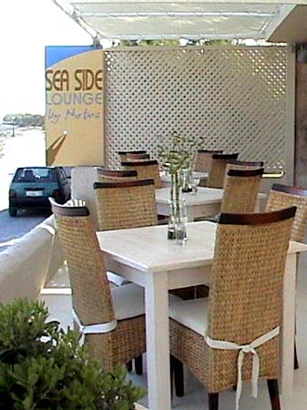 sea side lounge santorini